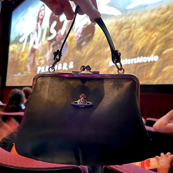 Vivienne Westwood: Kisslock Saturn Logo Mini Emma Granny Frame Crossbody Bag - Picture 3 of 16